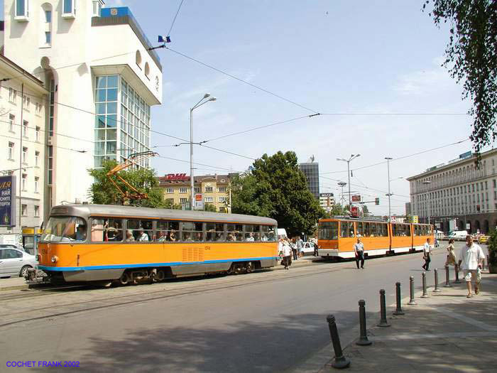 Place Sveta Nedelia avec ses trams typiques, oranges